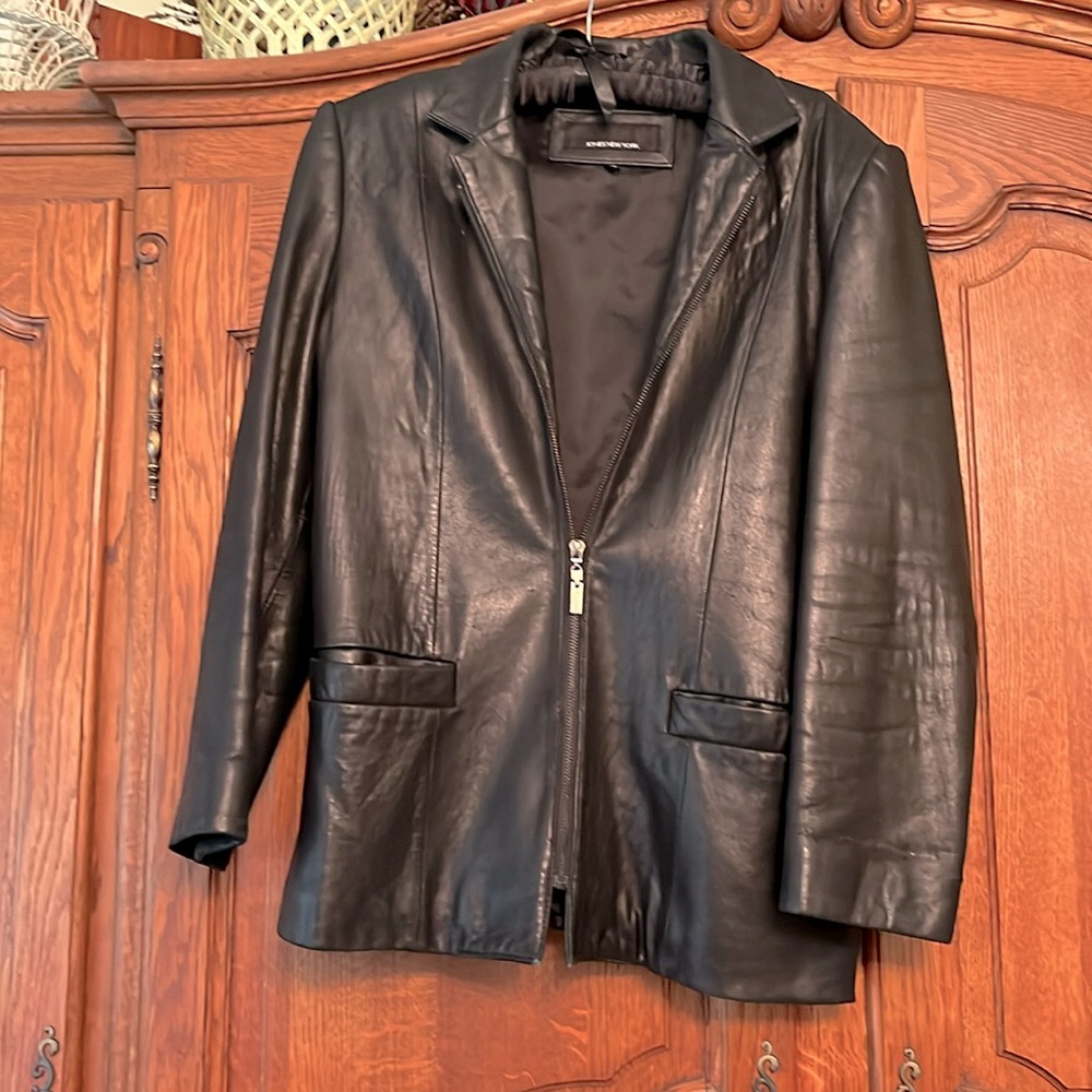 Jones New York women’s black leather jacket. M